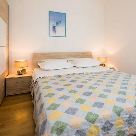 Apartments Poklepovic Jelsa  Room photo