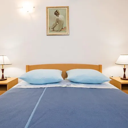 Apartments Poklepovic Jelsa  Room photo