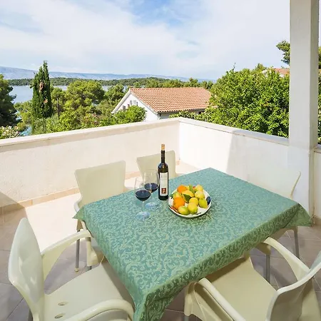 Apartments Poklepovic Jelsa  Room photo